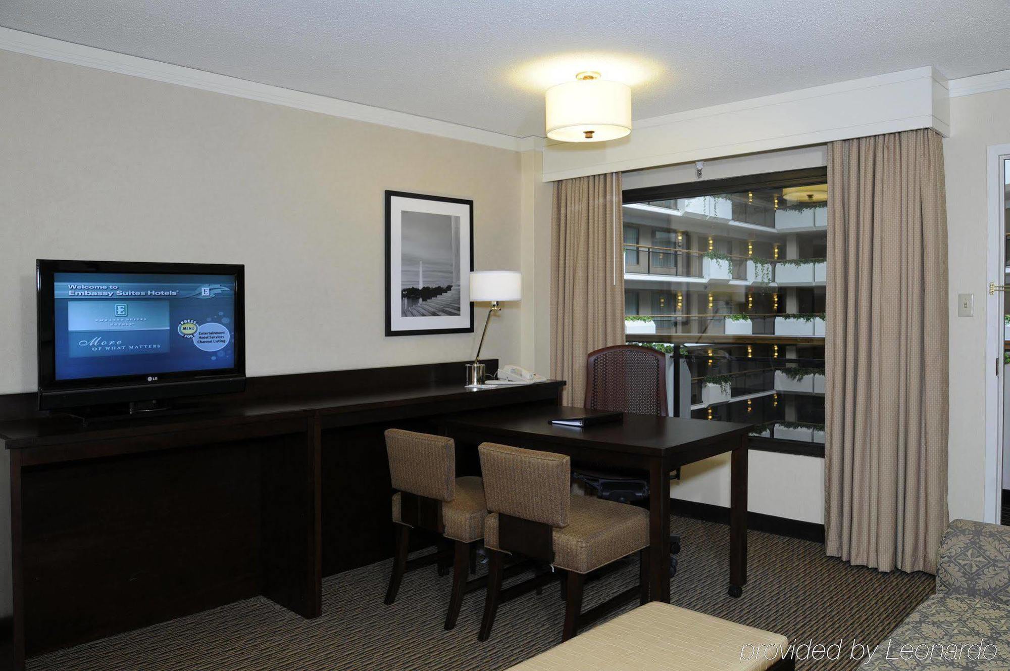 Embassy Suites Tysons Corner Pokoj fotografie